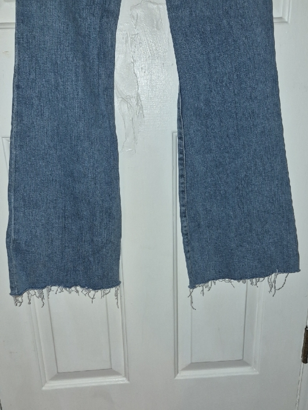 Frame Flare Jeans,  light wash, high-rise waist Frayed Hem Size 26 - Picture 4 of 4